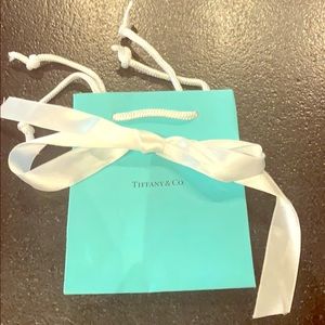 Tiffany shopping bag and bow